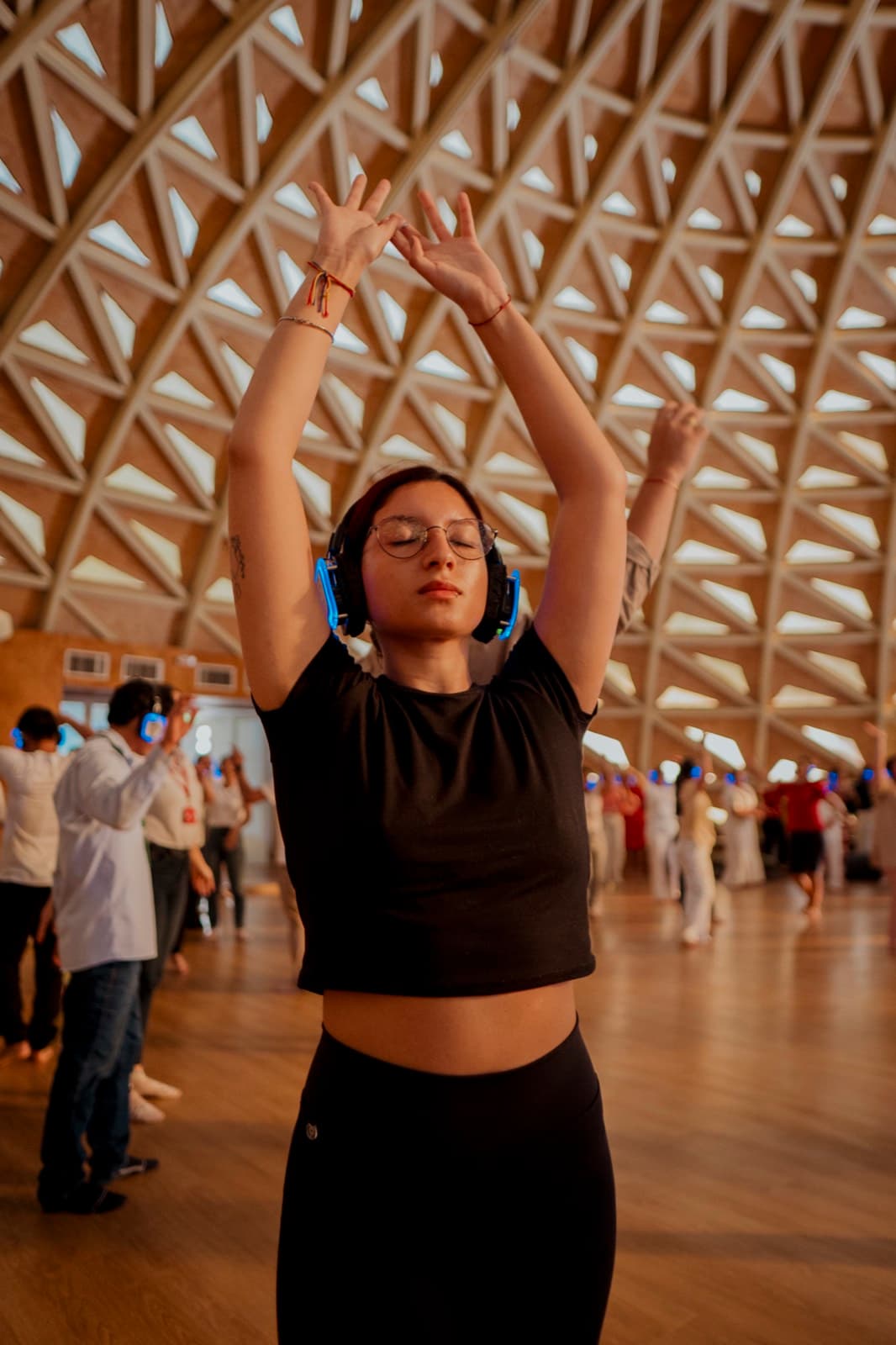 Sound healing experience with headphones at TUISYOU wellness event in Cartagena Colombia